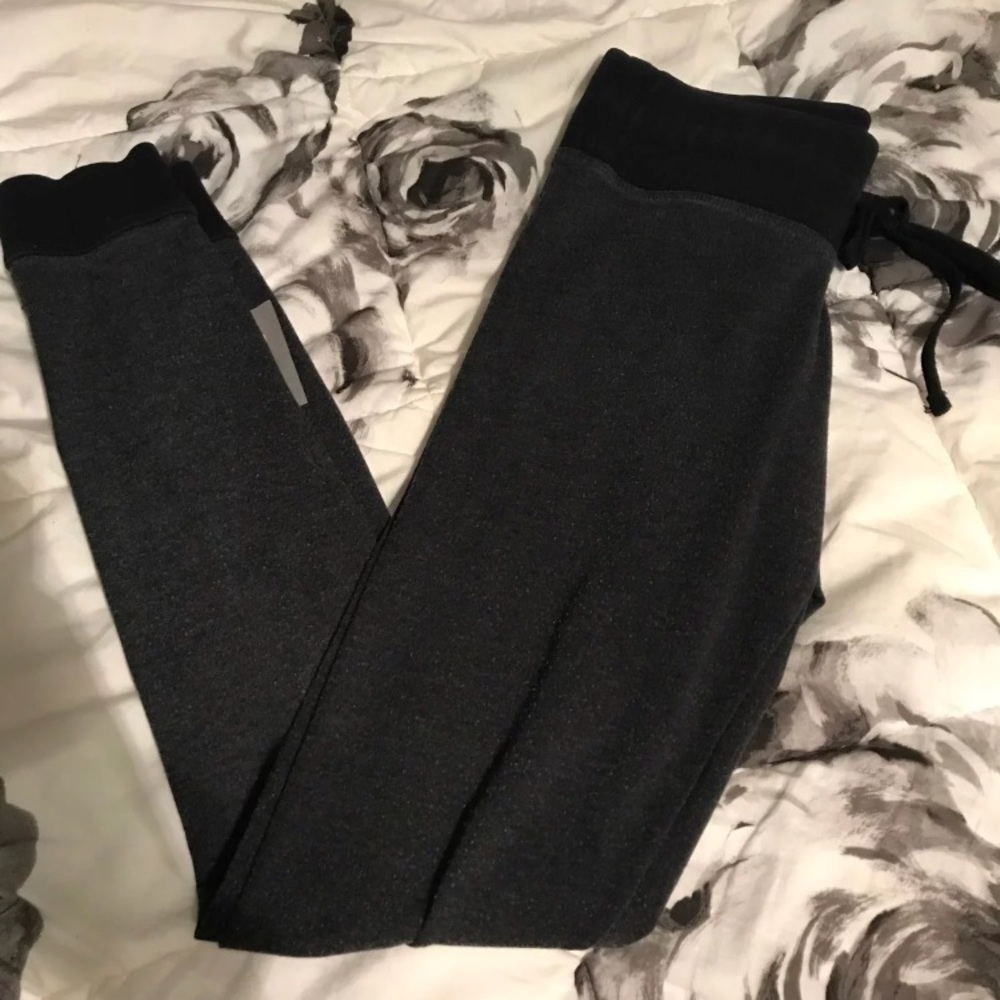 black vs pink yoga leggings